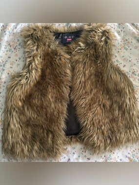 The Children's Place Faux Fur Vest in Brown
